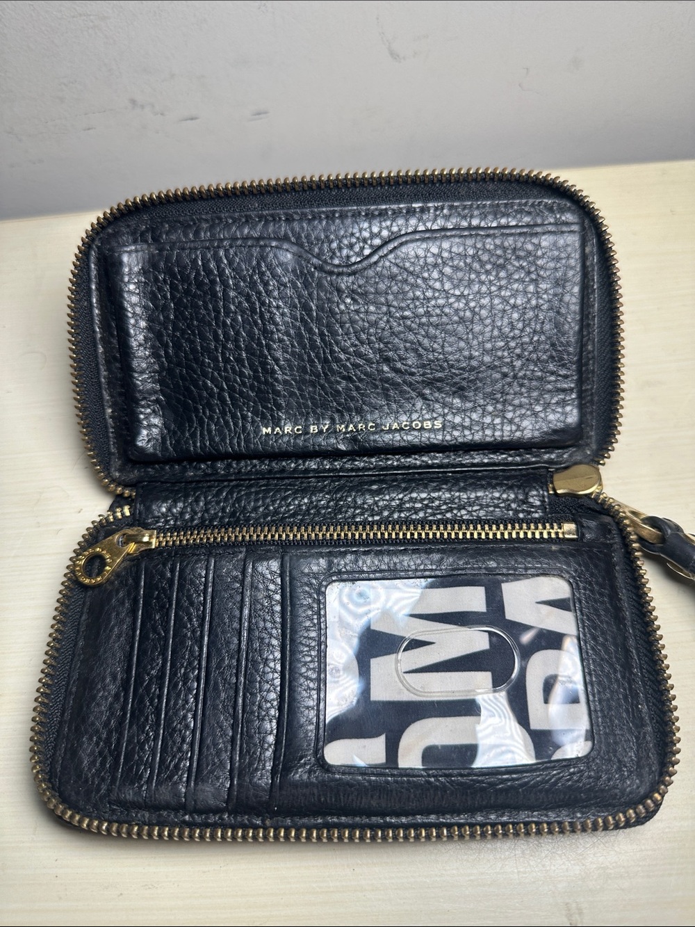 Marc by Marc Jacobs Black Leather work wear Wristlet Wallet with Gold details - Picture 5 of 12